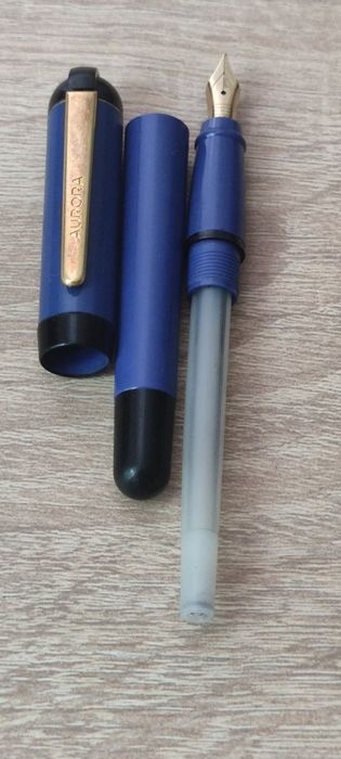 Stilou Aurora penita M cu elemente aurite