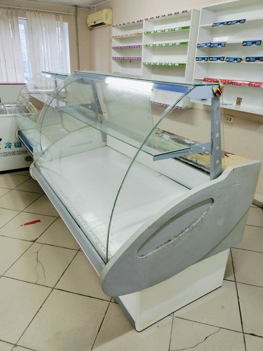 Продам холодильные витрины(1.5м и 1.3м) б/у