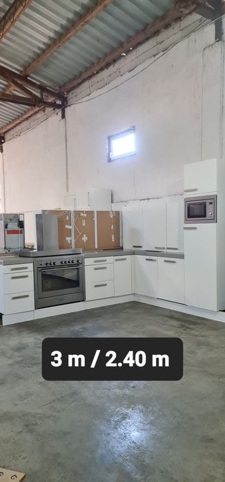 Mobila de lemn masiv cu electrocasnice incluse si blat nou