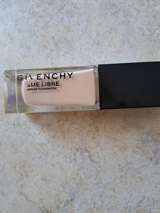 Fond de ten Givenchy Prisme Libre Skin-Caring