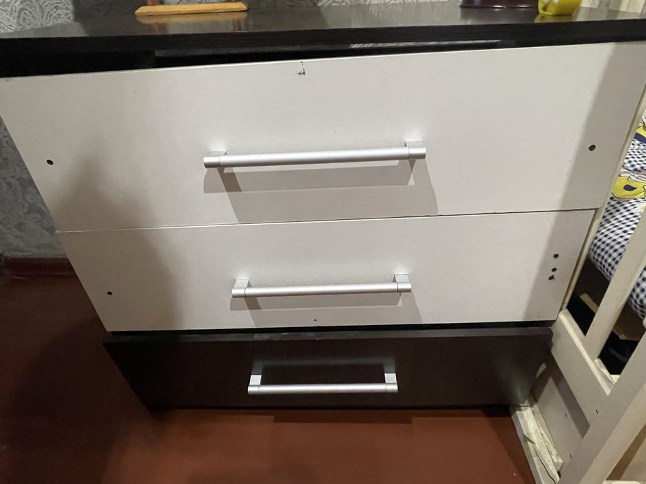 Комод белый с черным