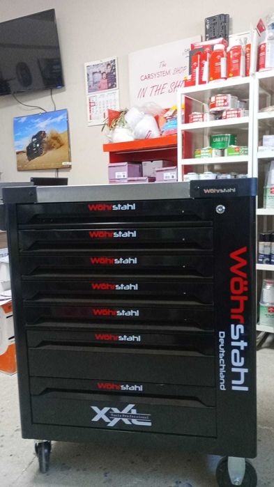 Количка с инструменти, оборудвана.