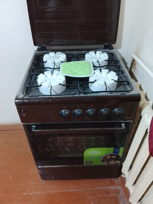 Продаётся газовая плита новая