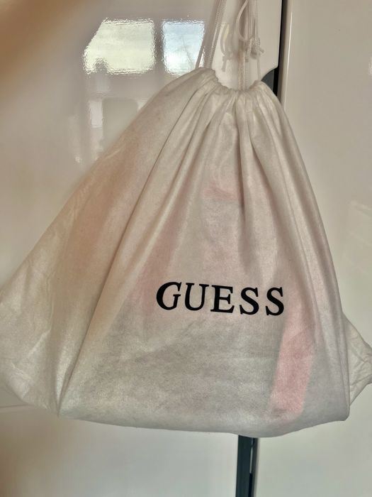Дамска чанта Guess