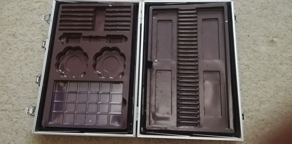 Продам чемодан. Продам. Продам.