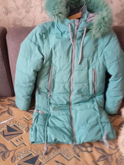 Продам куртку на девочку
