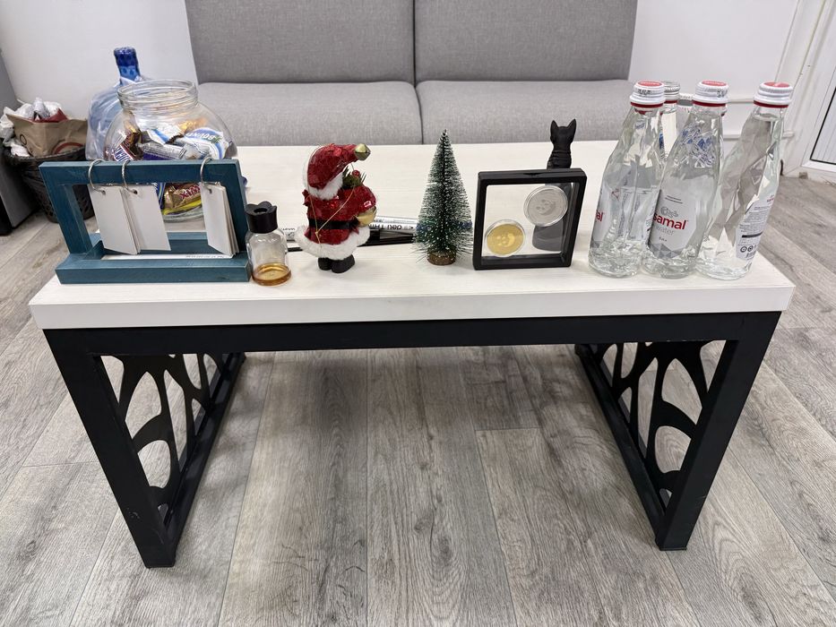 Журныльный столик для офиса