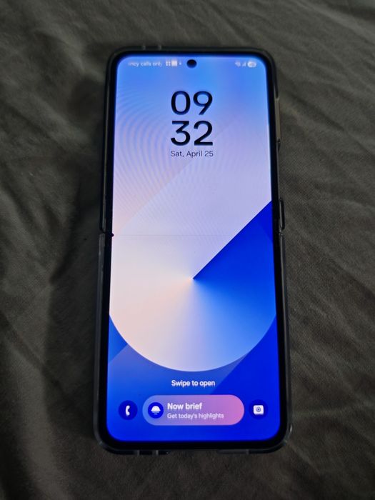 Samsung Galaxy Z Flip 6 256GB Blue - Estetic 10/10 - Defect parțial ecran