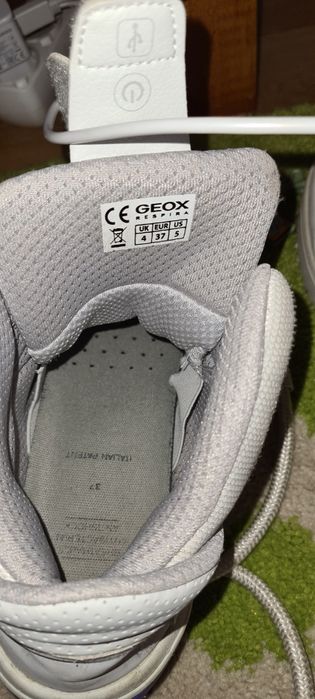 Adidasi din piele marca Geox