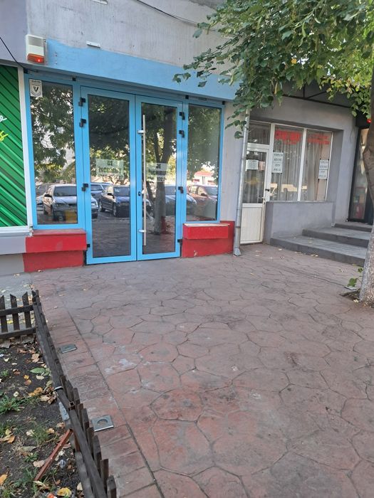 Închiriez spațiu comercial Hcc