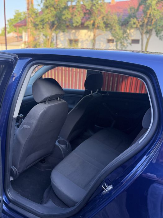 Vand Volkswagen Golf 5 sau schimb!