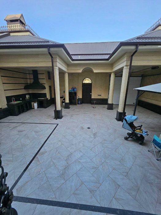 Продаётся Евро дом Амир Темур махалля 3.2 соток 5 комнат 3-уровня