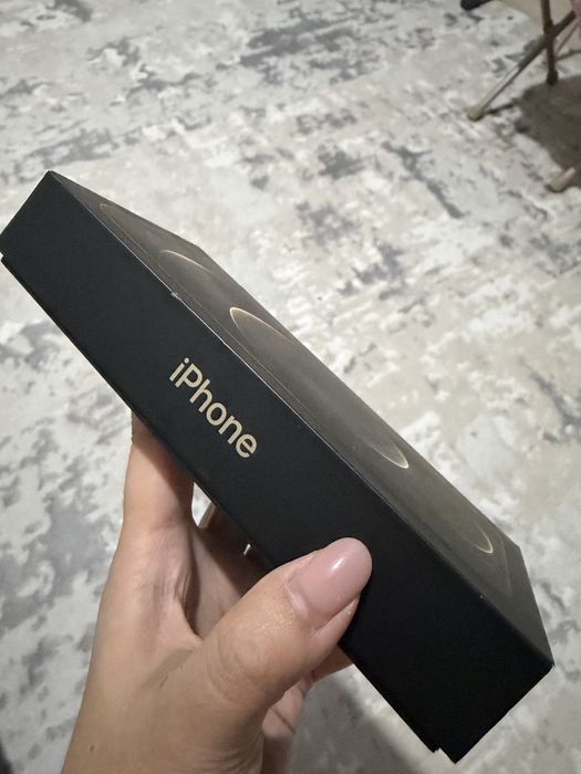 Продам Айфон 12 про макс