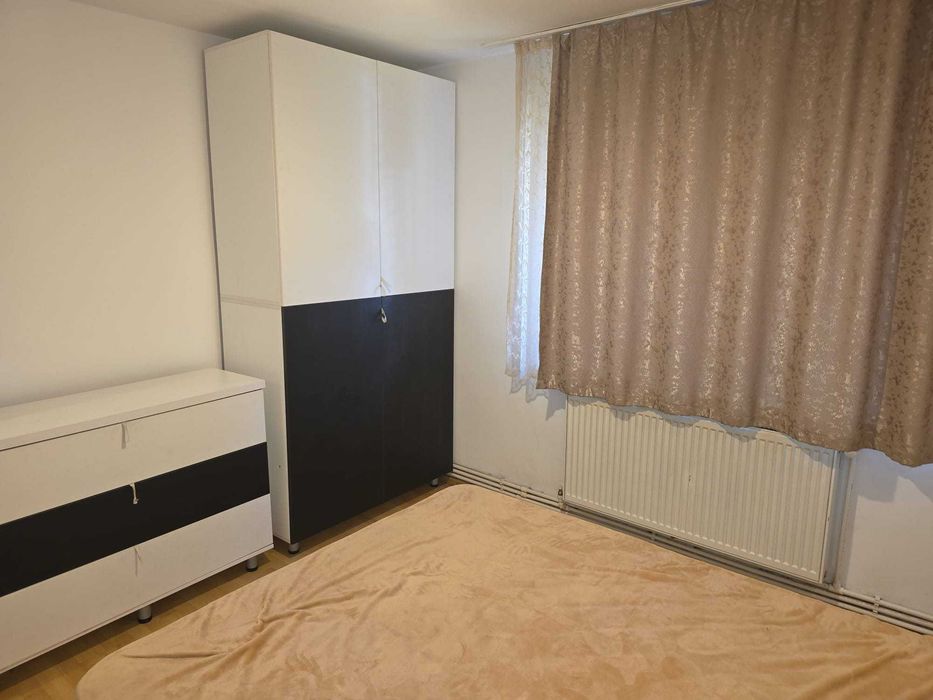 Apartament vu 3 camere foarte spatios in Exercitiu langa liceul Dinu Lipatti