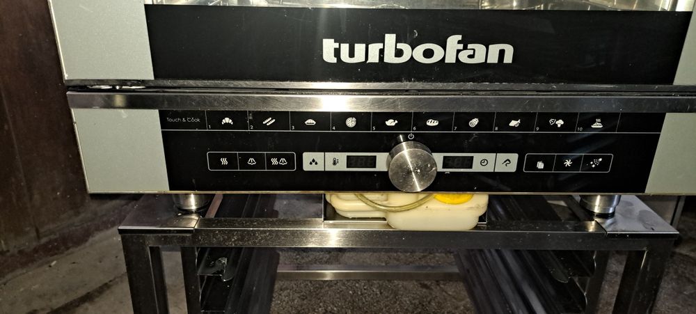 професионален сладкарски/ готварски конвектомат Turbofan *2018г* 10 тави 60/40 тав