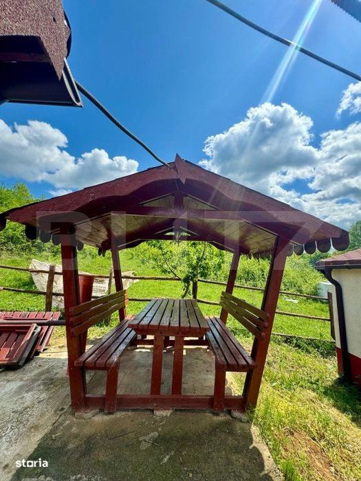 Cabane de vanzare, cu 3 camere, 50 mp, zona Brad