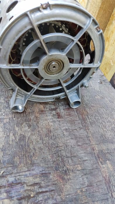 Продам мотор от стиральной машины , candy