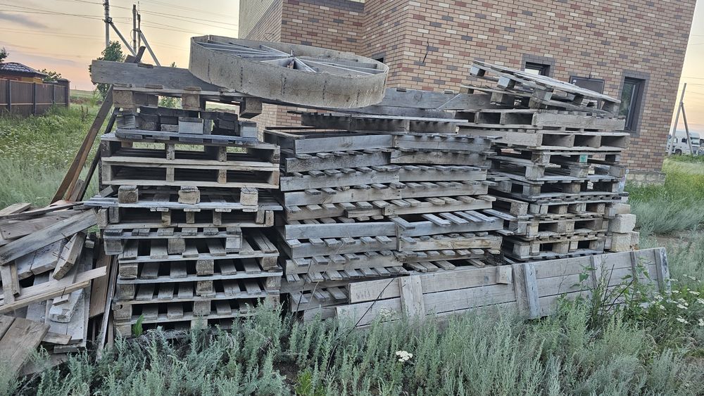 Продам поддоны 900 тенге