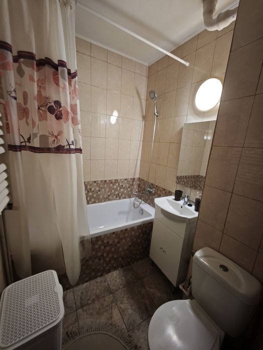Închiriez garsonieră