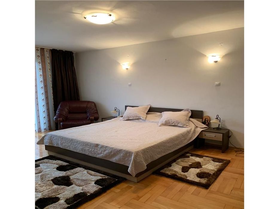 Casa 6 dormitoare l 500 MP l  3 Bai l Garaj l Zona Cetatuie