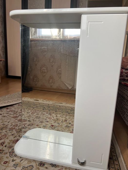 Шкаф зеркальных навемной