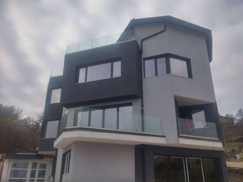 Парапет от стъкло