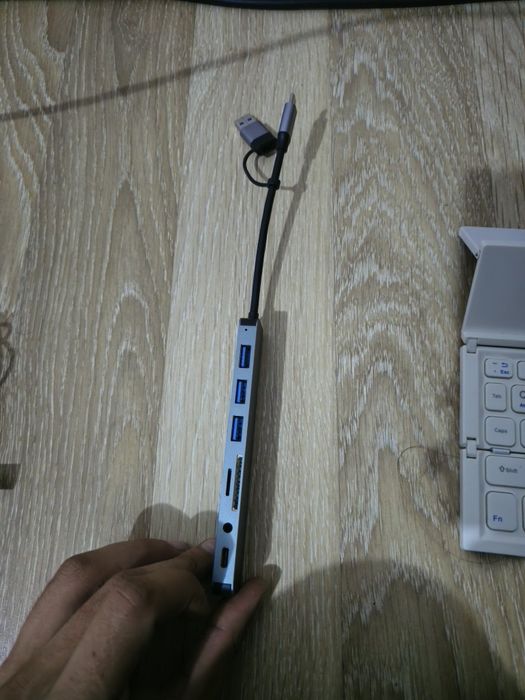 Vând tastatura cu maus si căști  si douo mufe  si încă o tastatura pe