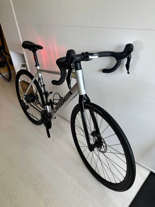 Cursiera electrica Orbea Gain D30 și un Orbea Range Extender