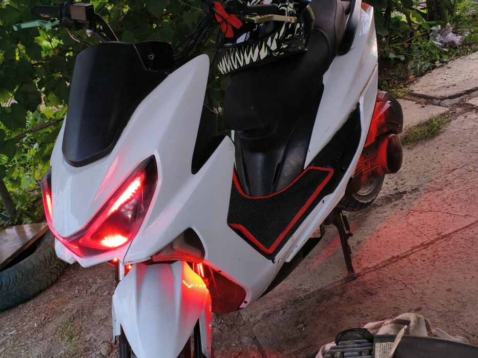 Продам скутер Макси