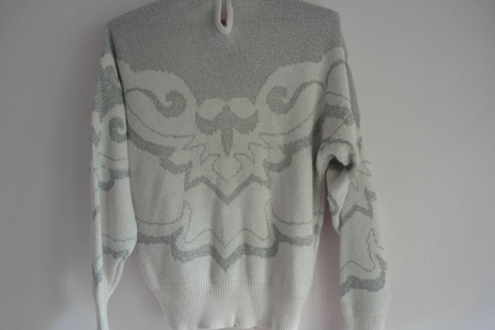 Кофта белая с люрексом