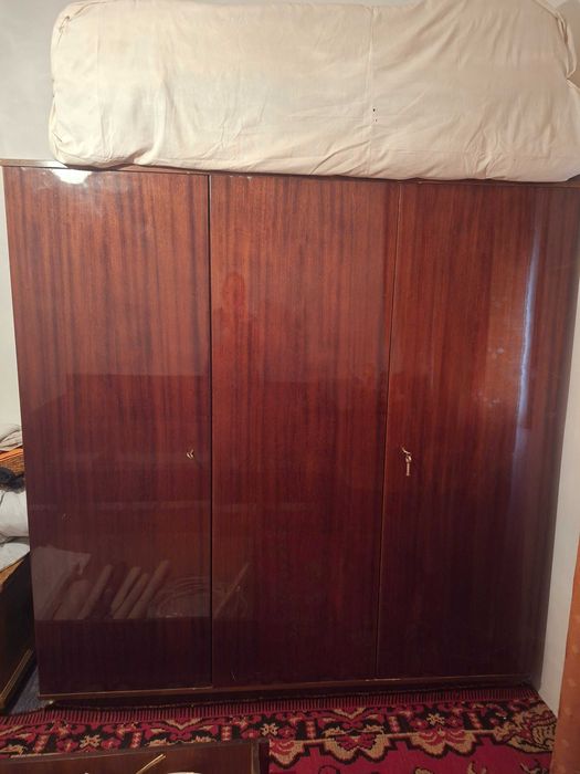 Трикрилен гардероб