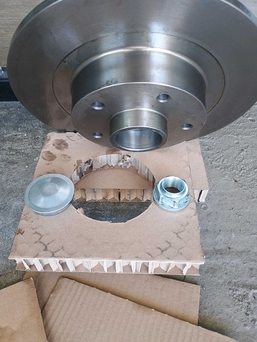 Зад дискове (лагер главина)за Рено Гранд Сценик 3  2,0 dci  2009-2016г