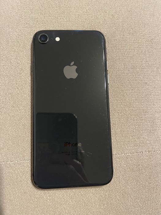 Vand telefon iphone 8 negru
