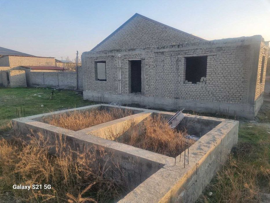 SOTILADI 9.9 sotix hovli