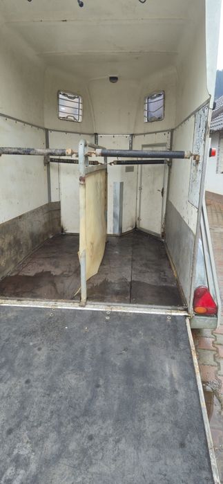 Vand sau schimb remorca cai