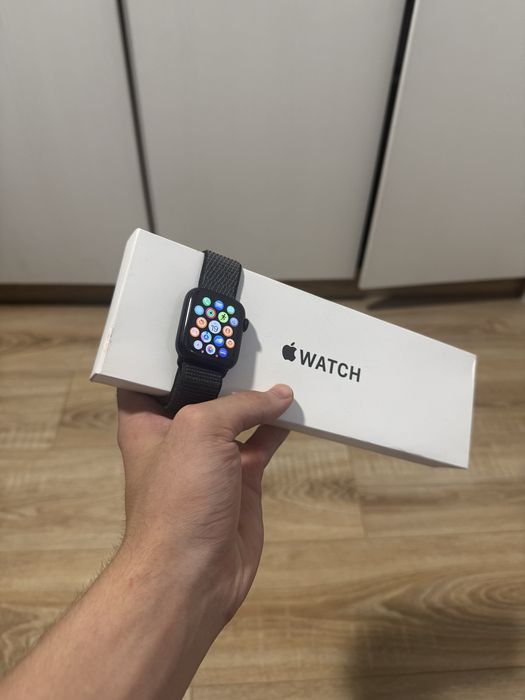 Apple Watch Se 3 в идеальном состоянии.