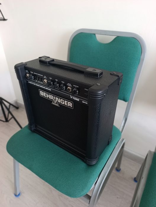 Комбоусилитель BEHRINGER