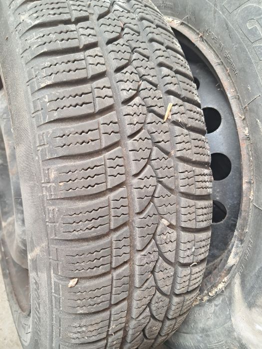 4 roți complete pt dacia cu amvelope de iarnă
