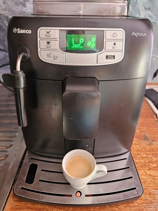 Автоматична кафемашина Saeco Intelia HD8751/11