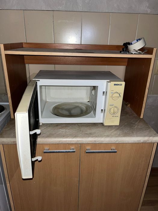 Холодильник с микроволновкой