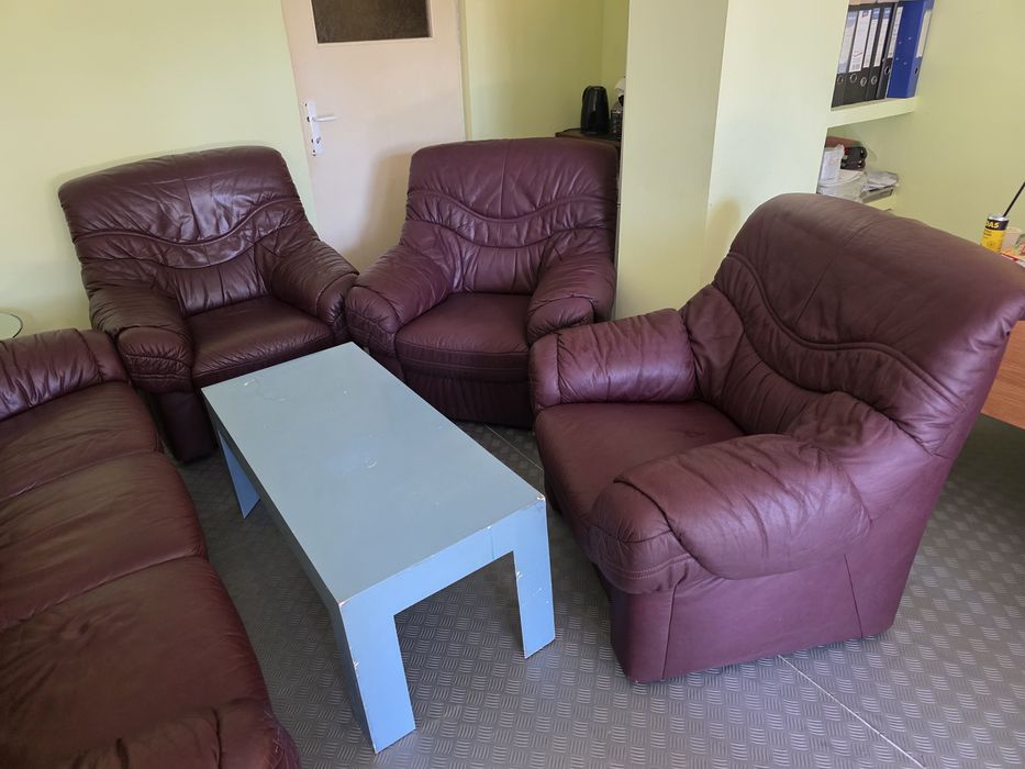 Кожен диван с 3 фотьойла