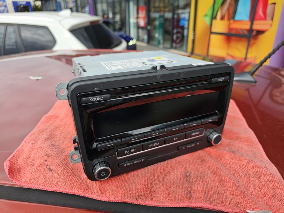 Radio CD RCD 310 VW Golf 5 6 7 Jetta Passat B6 B7 EOS Polo 6r 9r  Skoda Octavia Seat Leon Altea Casetofon MP3 Player