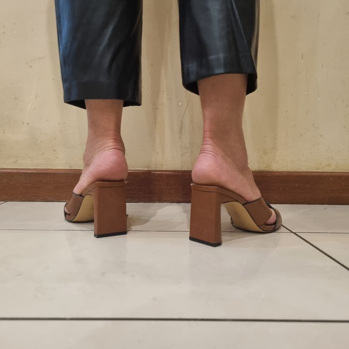 Кожаные босоножки