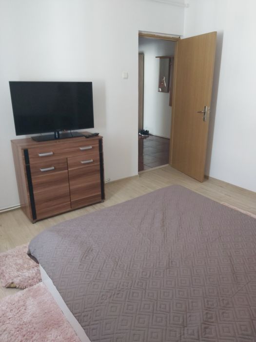 Inchiriez apartament cu 2 camere