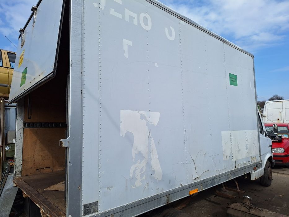 Алуминиев фургон за склад с размери 4.00 на 2.20 на 2.40 висок