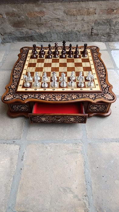 Shaxmat Шахматы 50×50 sm Yongʻoqdan yasalgan