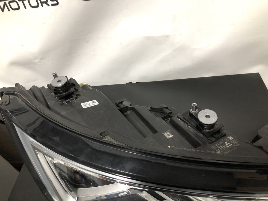 Far dreapta bixenon led Audi A1 an 2016-2019 cod 8XA941006