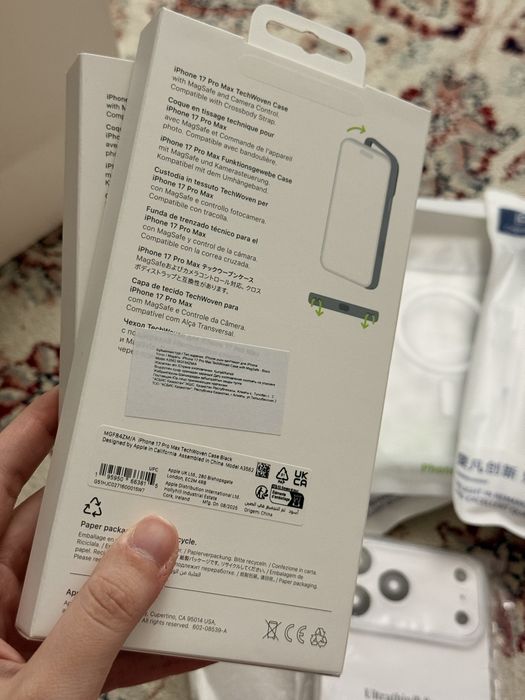 Продам чехлы на Iphone 17 Pro Max оригинальные