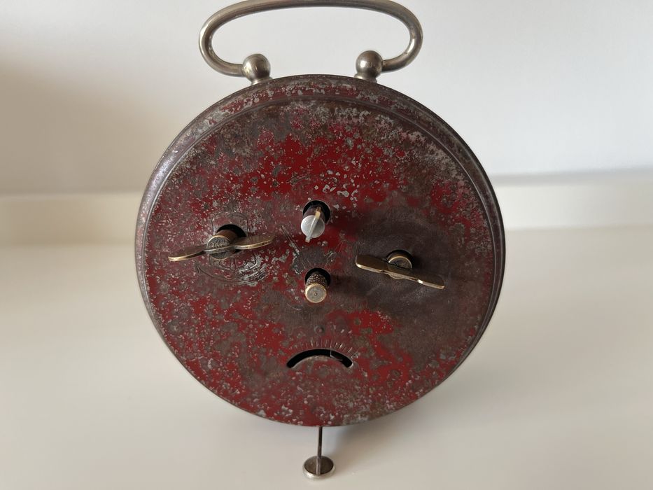 Стар немски будилник.