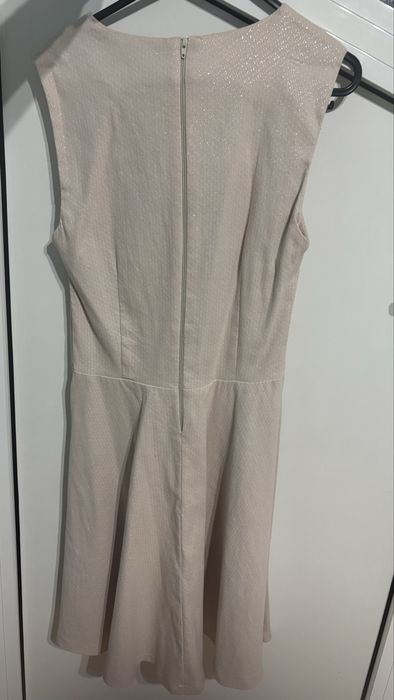 Розова рокля